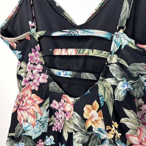 Sandflower Strappy One Piece Swimsuit (Medium 8-10) - Picture 7 of 10